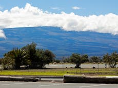 World’蝉 largest active volcano Mauna Loa erupts in Hawaii causing more than dozen earthquakes