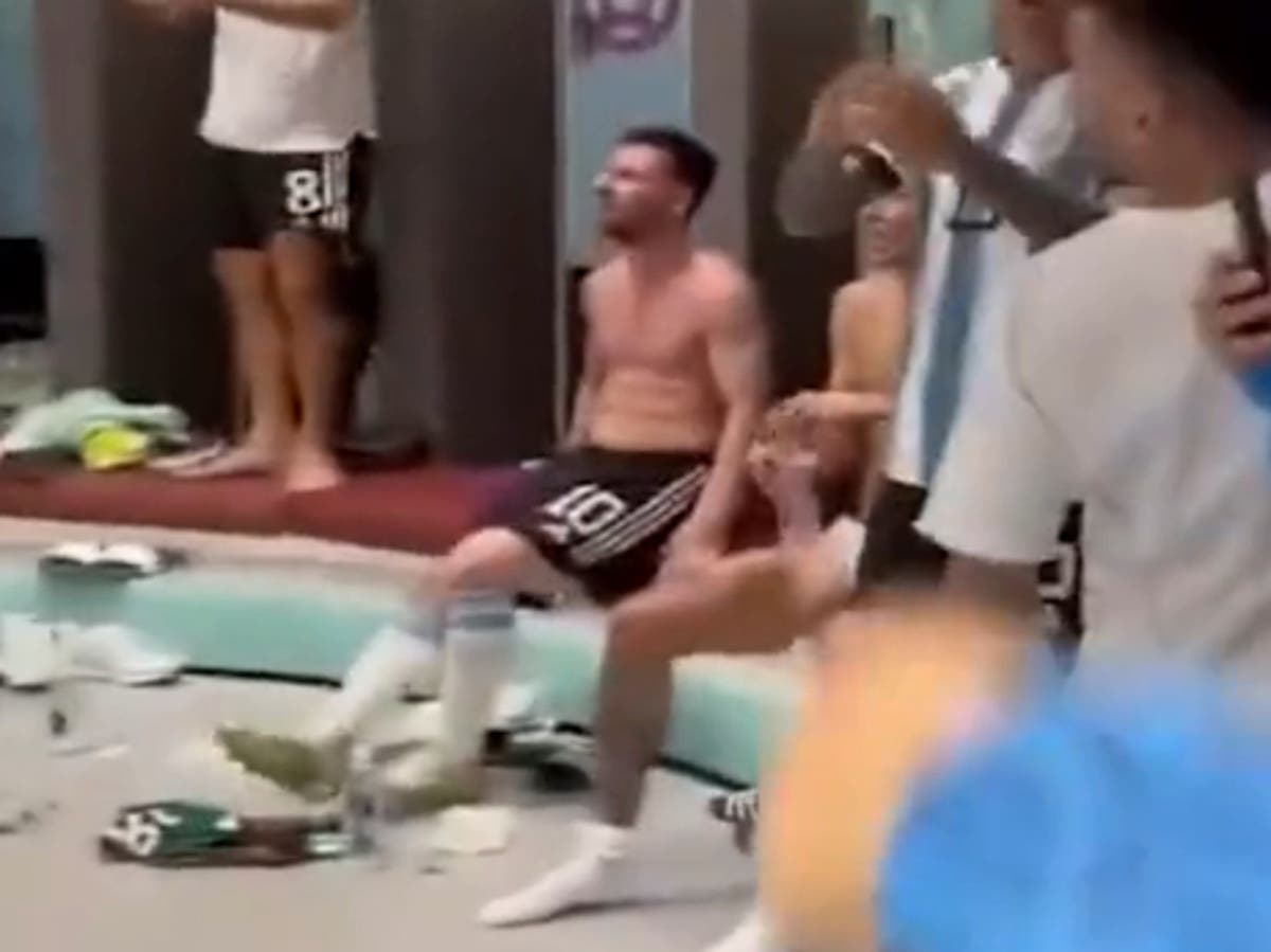 FIFA World Cup: Mexican boxer Canelo threatens Lionel Messi over dressing  room celebration video - BusinessToday