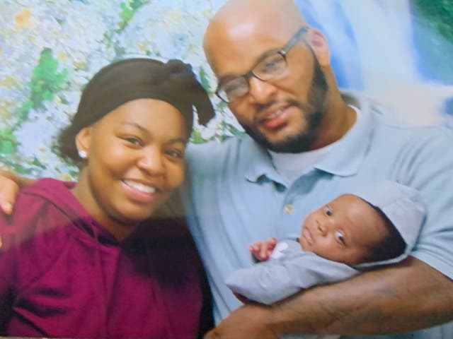 <p>Kevin Johnson, 37, with his daughter Khorry Ramey, 19, and grandchild before he was executed on Tuesday </p>