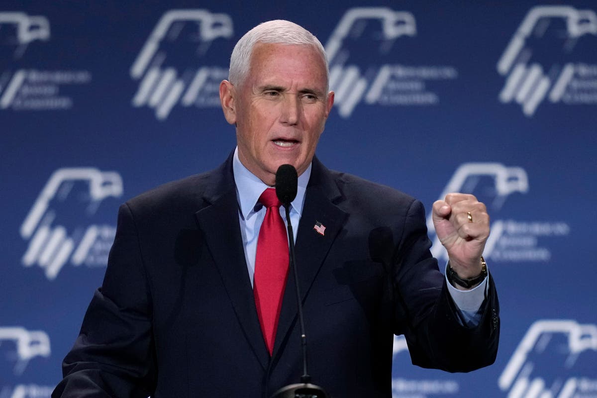 Video resurfaces of Mike Pence point blank denying taking classified documents