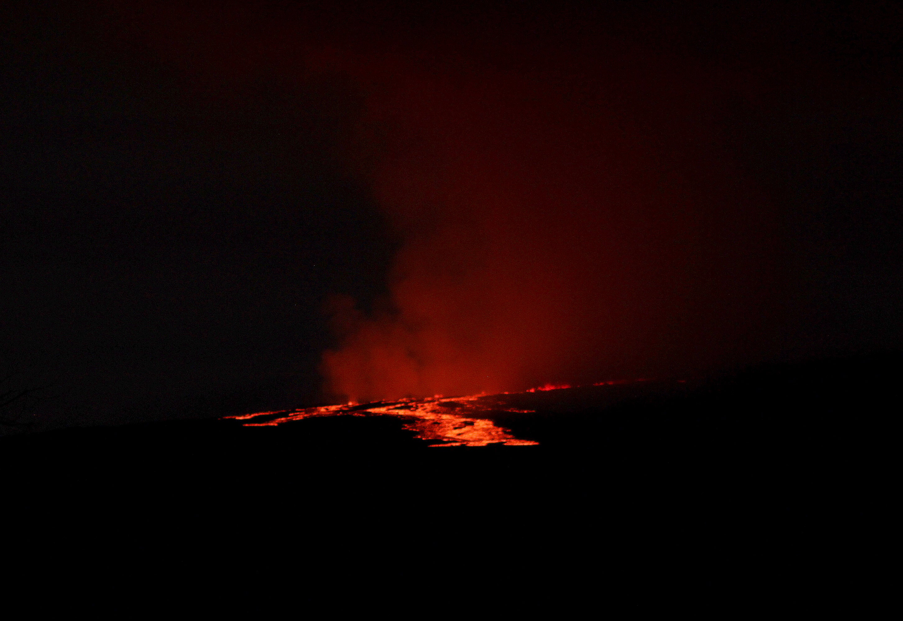 Walls of lava as tall as 200 ft were seen flowing from Mauna Loa, the US Geological Survey said Monday night, though most of the fountains remained only a few yards tall