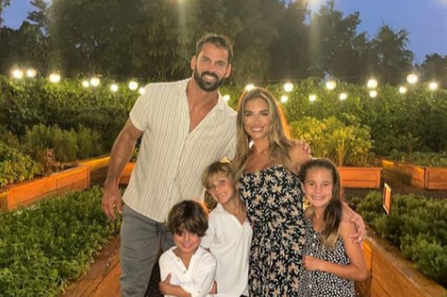 <p>Jessie James Decker shared this photo of her family on Thanksgiving 2022</p>