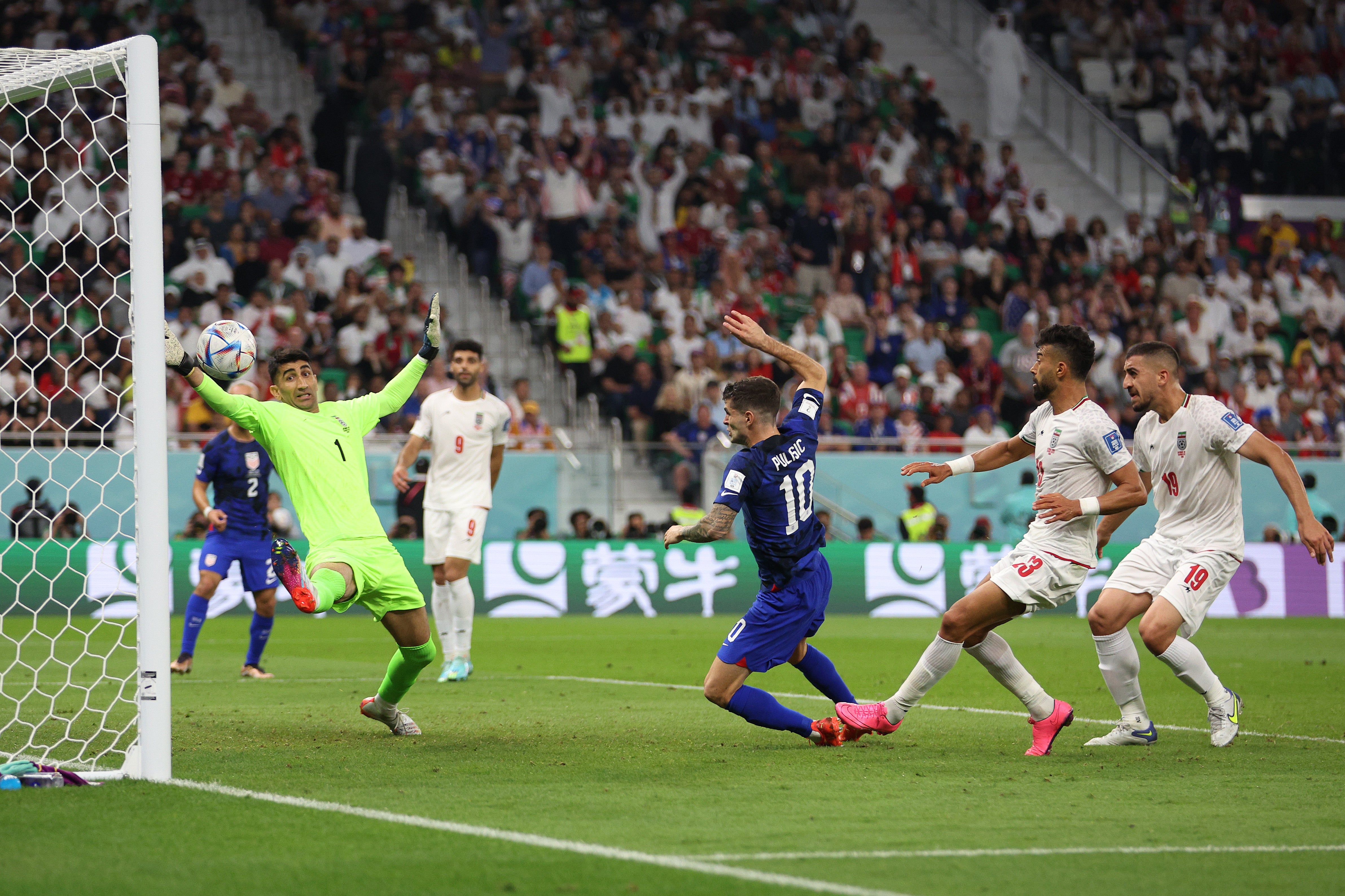 Pulisic goal advances US in World Cup with win over Iran