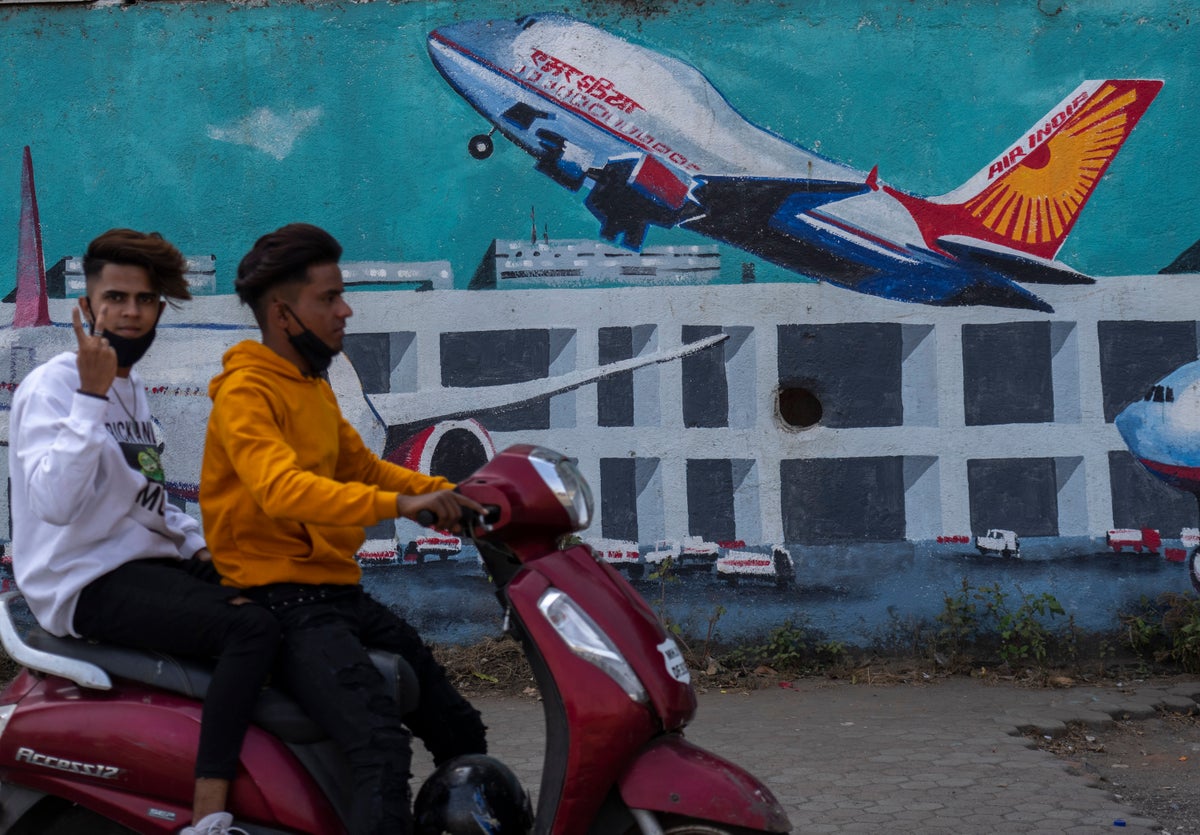 India’s Tata Sons to merge Air India with Vistara airlines