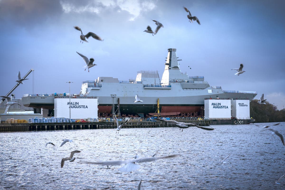 HMS Glasgow takes to water for first time