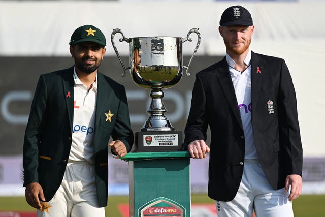 <p>Pakistan's captain Babar Azam (L) and his England's counterpart Ben Stokes pose with the Test series trophy</p>