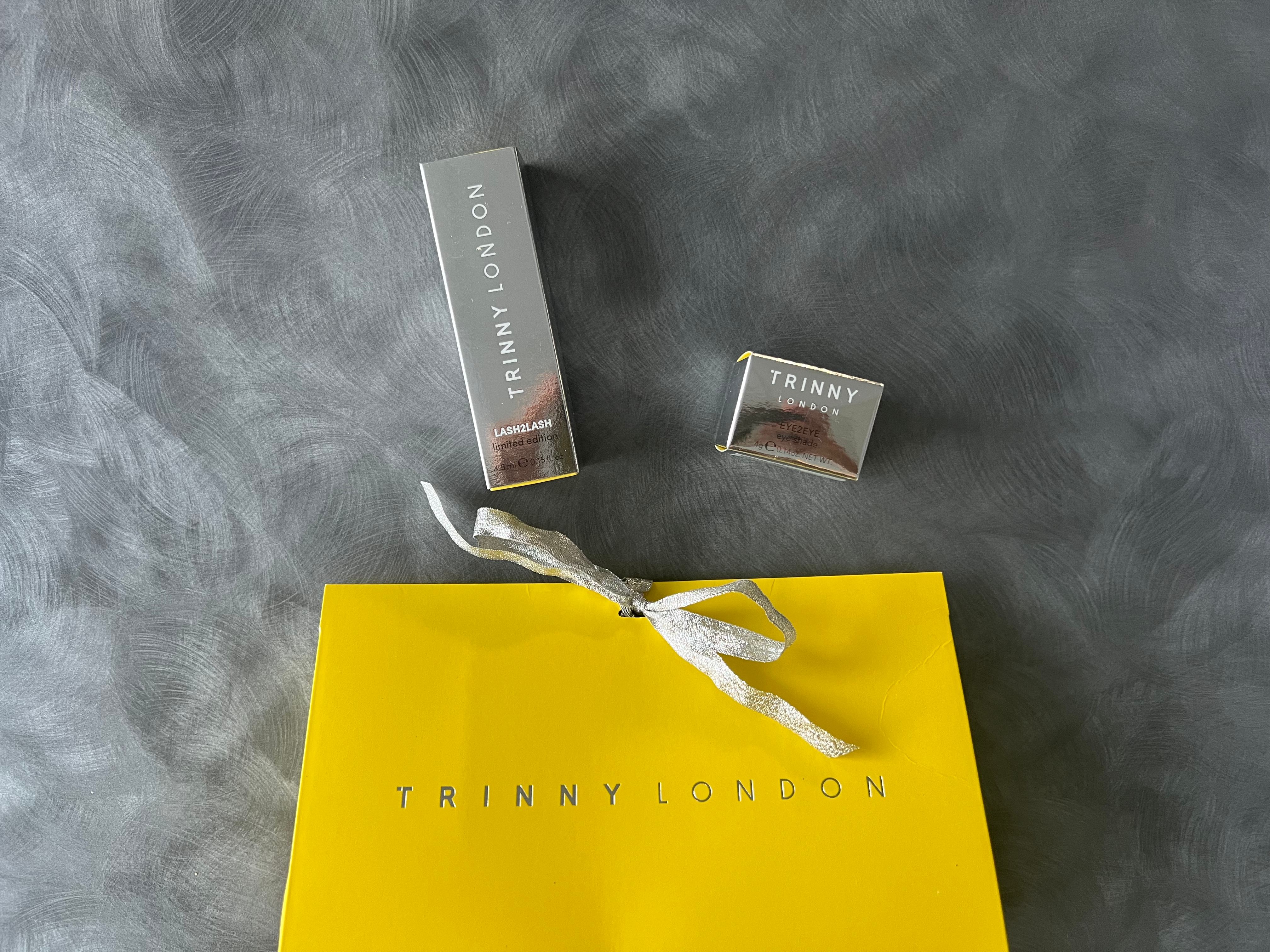 Trinny London bright-eyed Christmas gift set