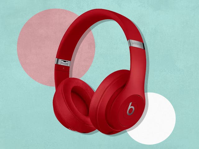 <p>After five years, is Beats’s premium headset beginning to show its age?</p>