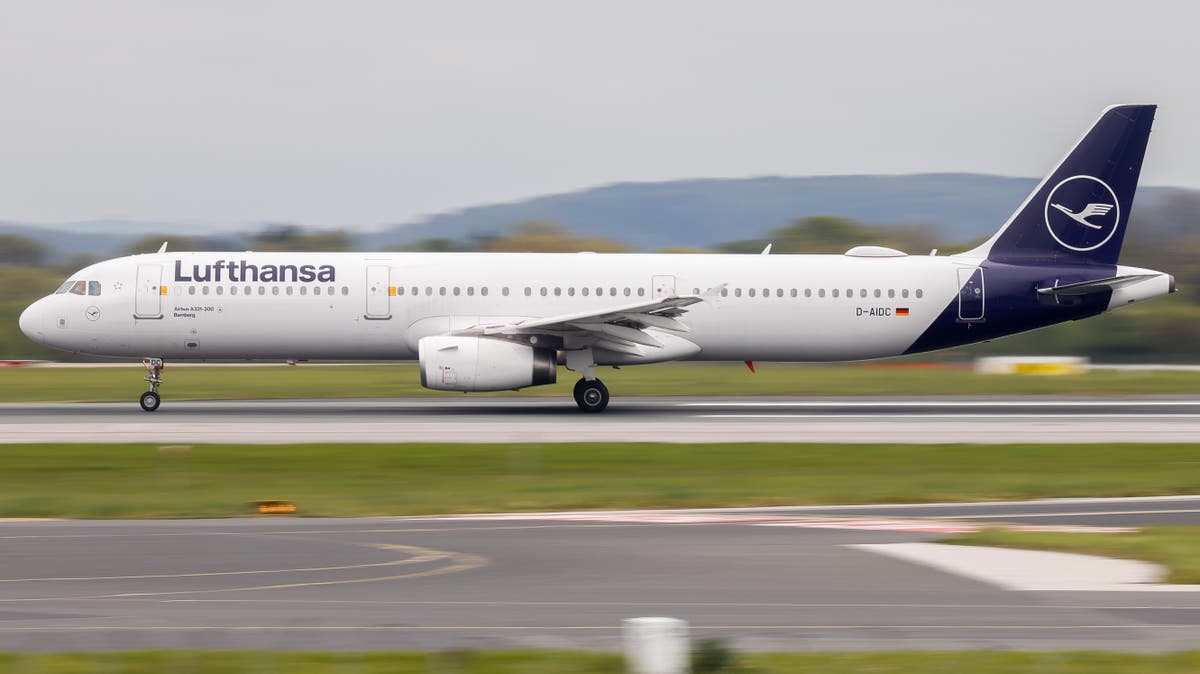 Lufthansa pays out $2.7m after banning Jewish passengers from flight