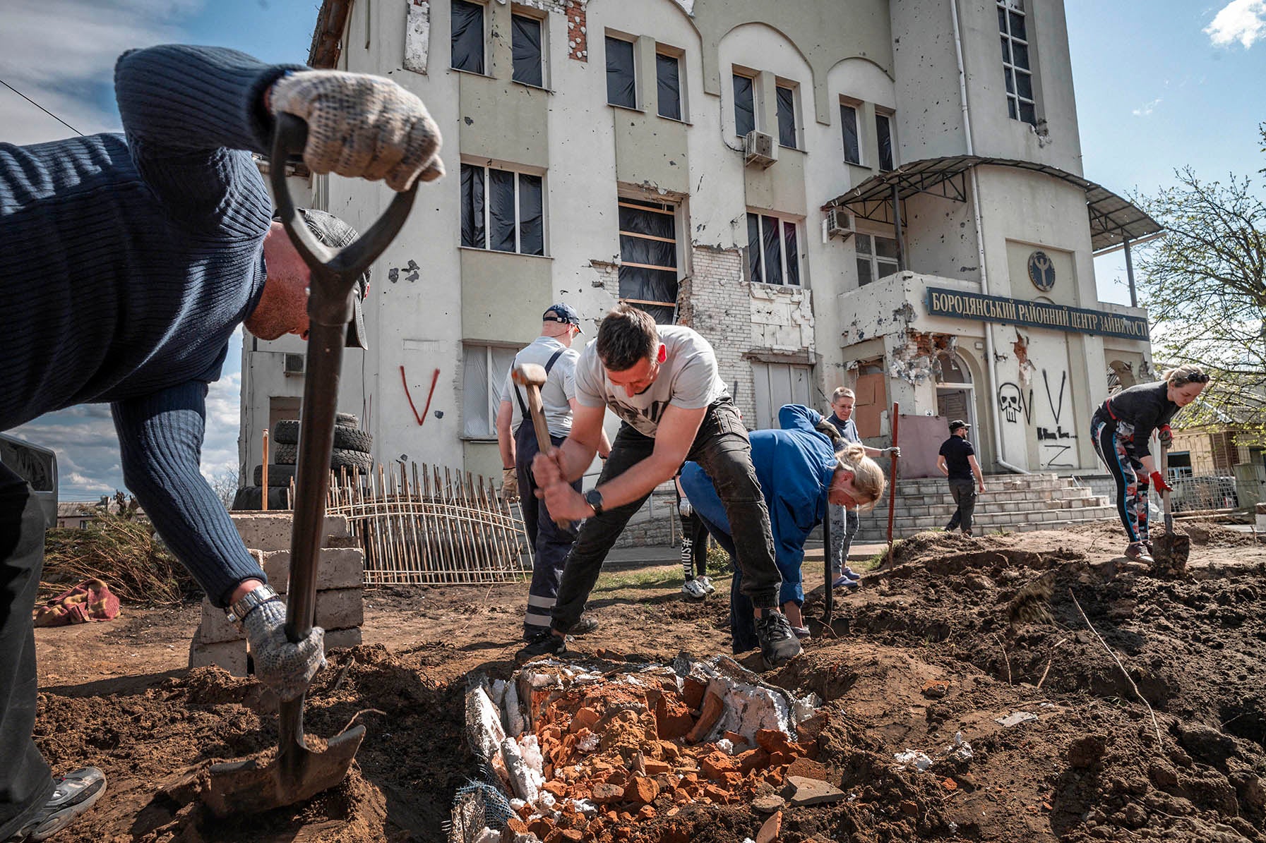 Landmine Monitor 2022 identifies a fivefold increase in the number of civilian mine/ERW casualties recorded in Ukraine