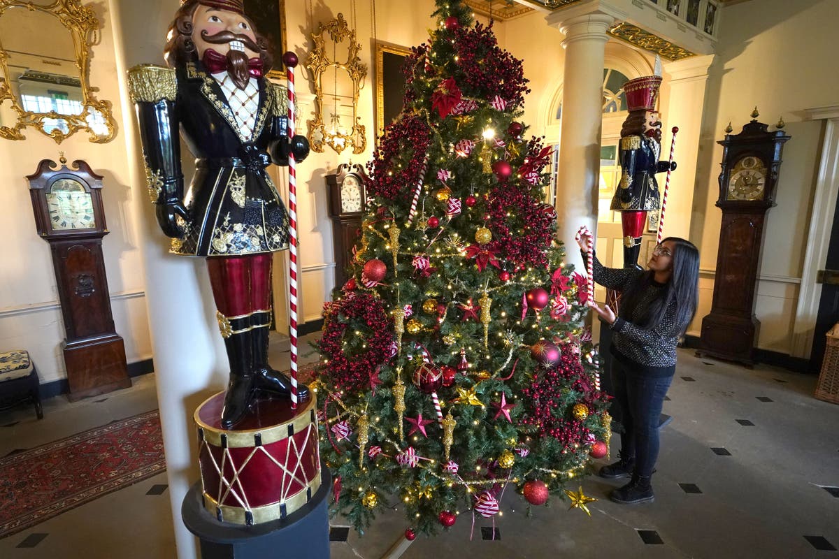 Butlers trained by Prince&rsquo;s Foundation bring Christmas cheer to Dumfries House