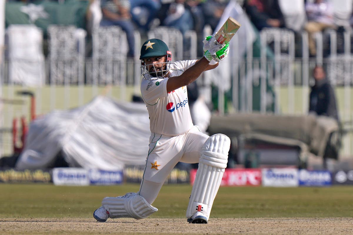England bowlers toil as Babar Azam&rsquo;s century guides Pakistan to 411 at tea