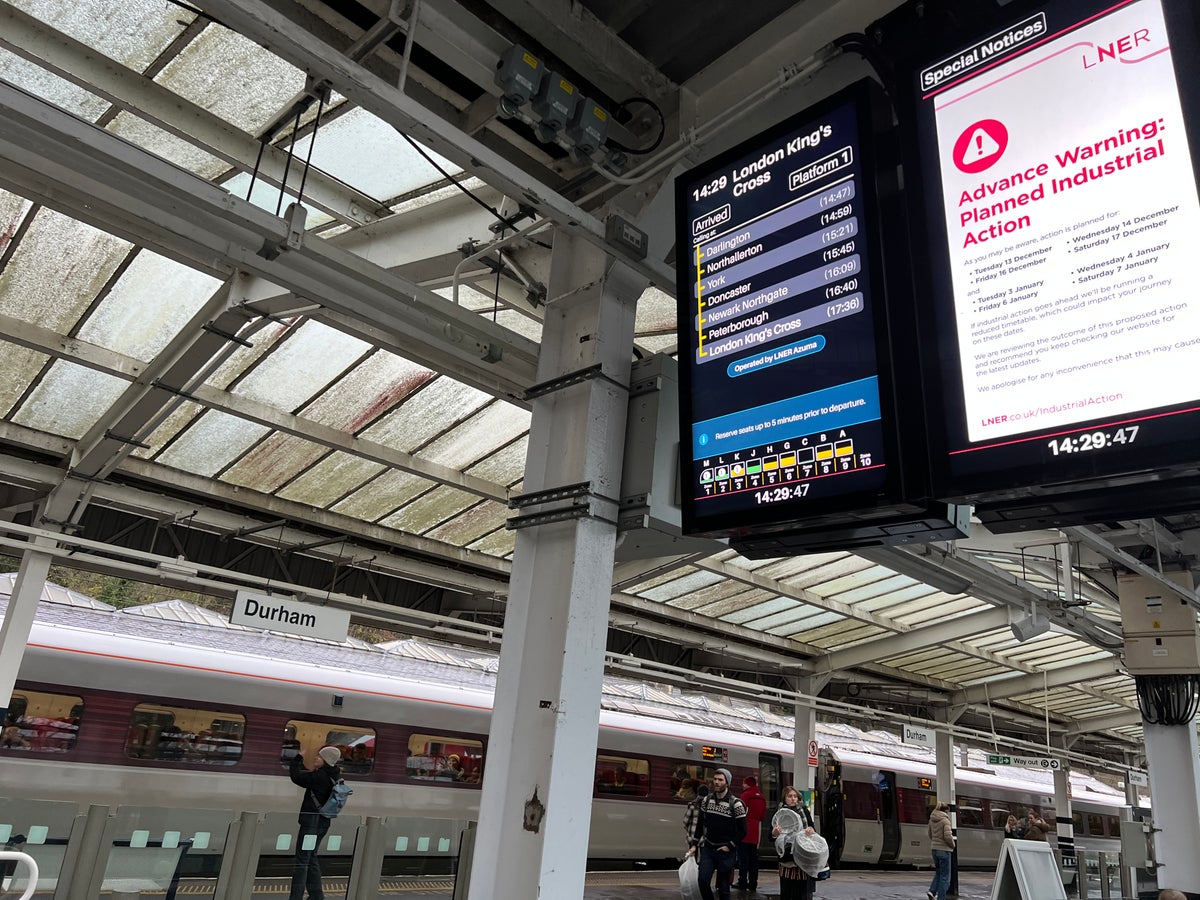 Network Rail joins RDG in pay offer to end Christmas strikes chaos