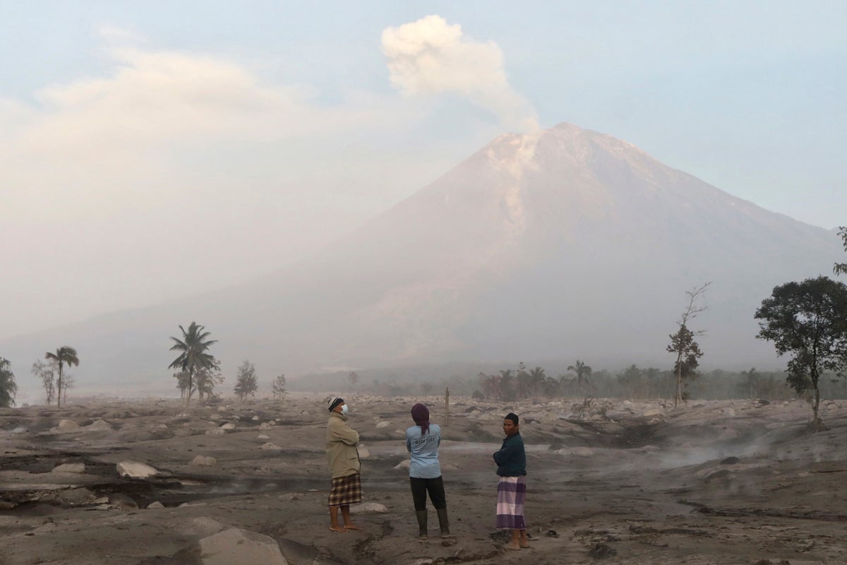 Indonesia’s Mt. Semeru eruption buries homes, damages bridge