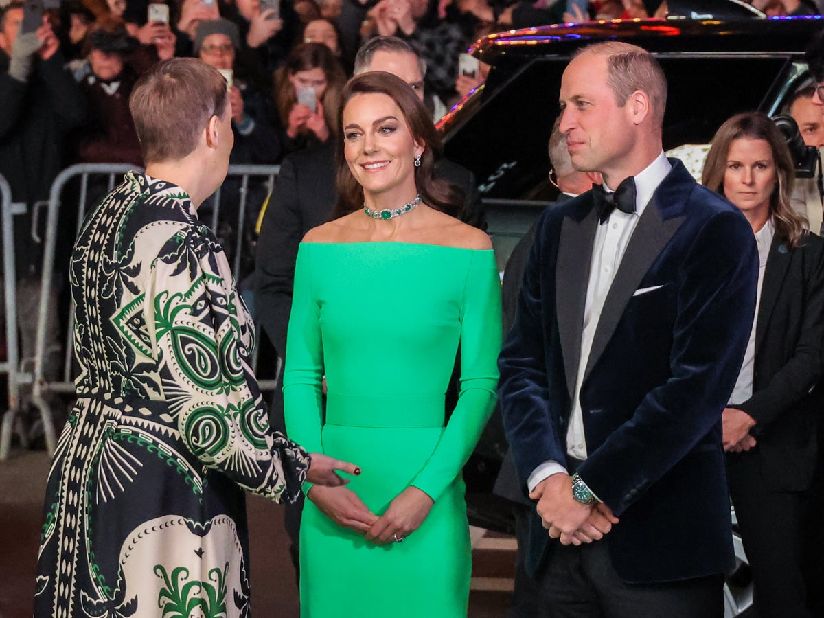 Kate Middleton fans have fun with 'green screen' dress from Earthshot Prize | The Independent Kate Middleton fans have fun with 'green screen' dress from Earthshot Prize | The Independent