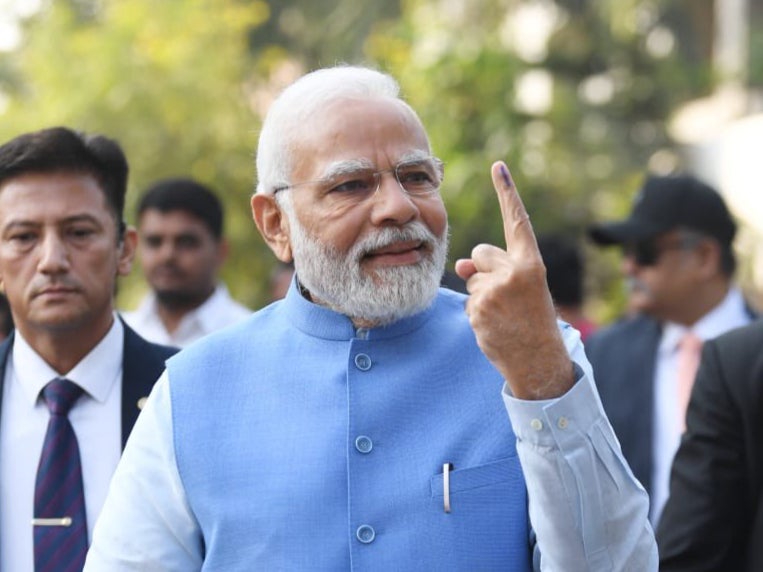 <p>Indian prime minister Narendra Modi casts his vote in crucial state election</p>