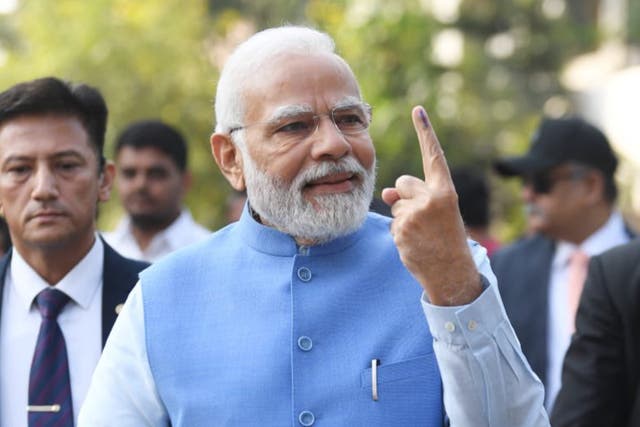 <p>Indian prime minister Narendra Modi casts his vote in crucial state election</p>