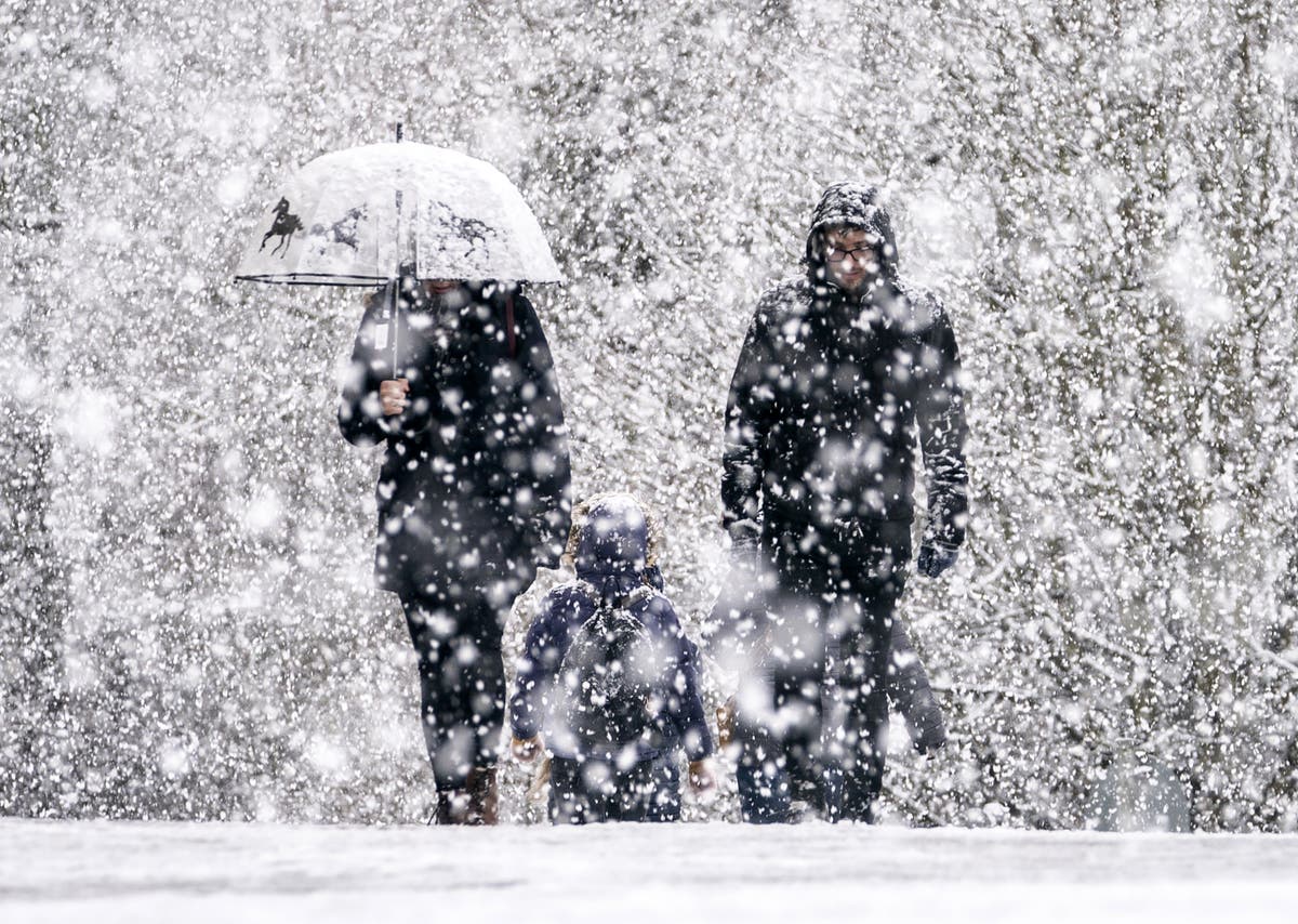 Blizzard to hit UK this weekend as cold snap continues