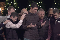 Megachurch pastor met with cheers as he returns to pulpit after leave of absence over ‘unwise’ Instagram messages