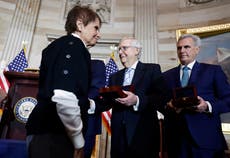 Family of Capitol officer who died after Jan 6 attack refuse to shake hands with GOP leaders during medal ceremony