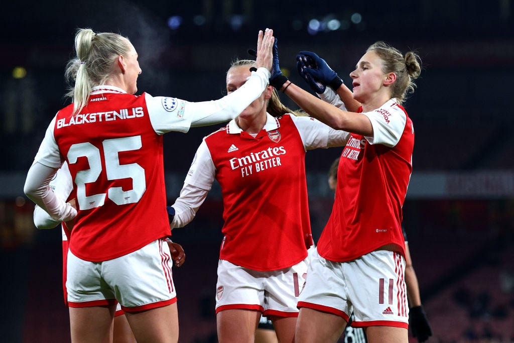 Miedema celebrates after scoring the winner at the Emirates