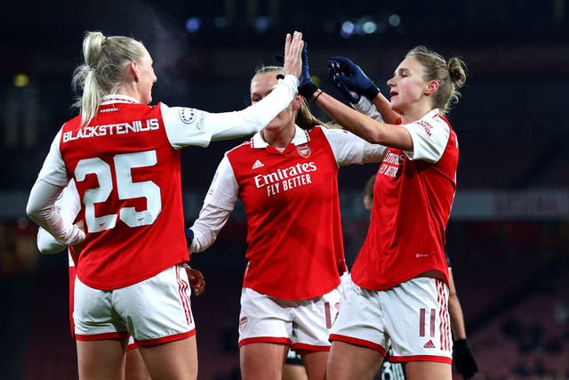 <p> Miedema celebrates after scoring the winner at the Emirates  </p>