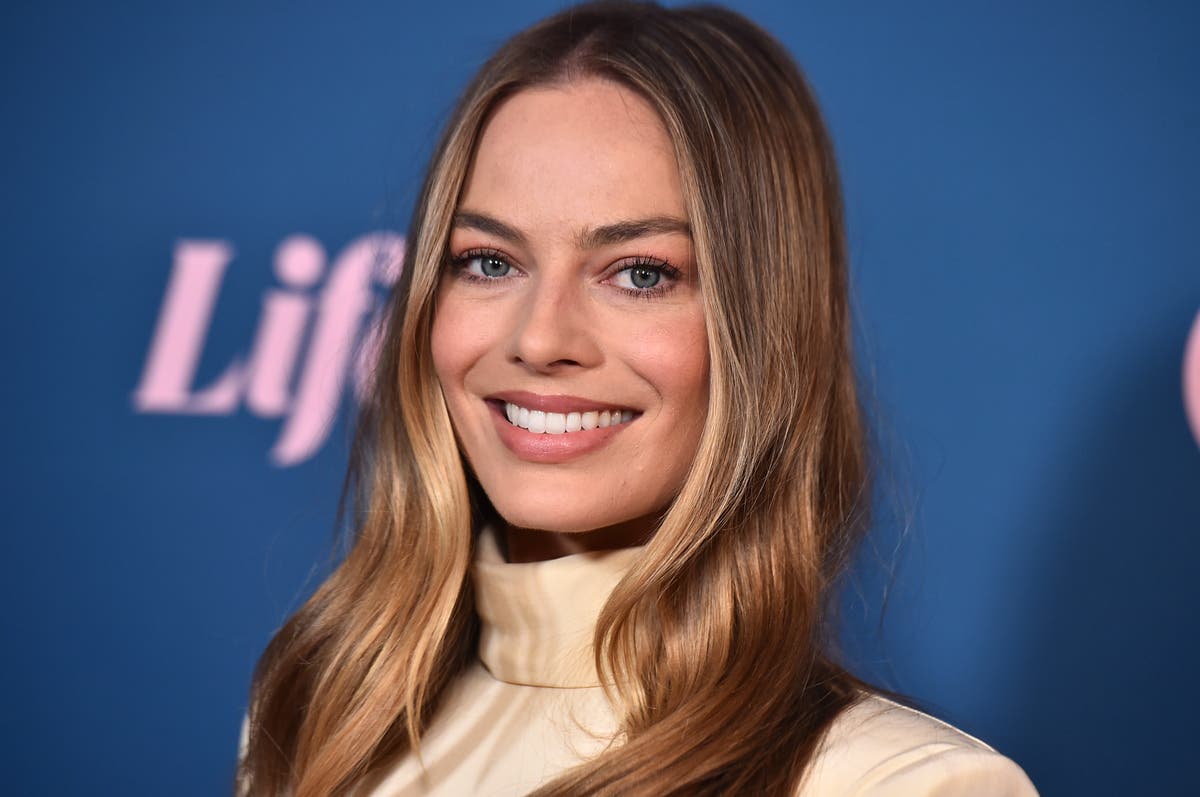 Margot Robbie fans defend star as Babylon flops at the box office