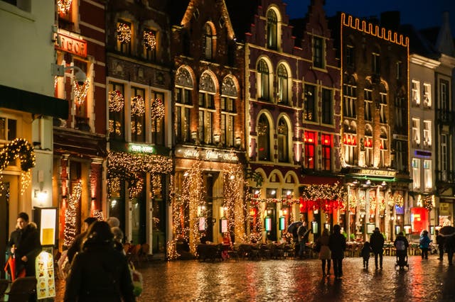 <p>Bruges all aglow at Christmas time</p>