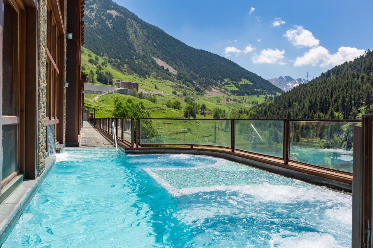 After a long day, revive muscles and enjoy the view at the spa’s outdoor pool