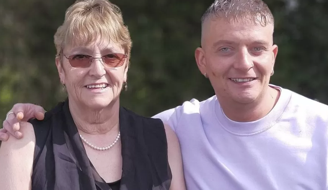 <p>Dave Parkyn and his mother, Jackie </p>