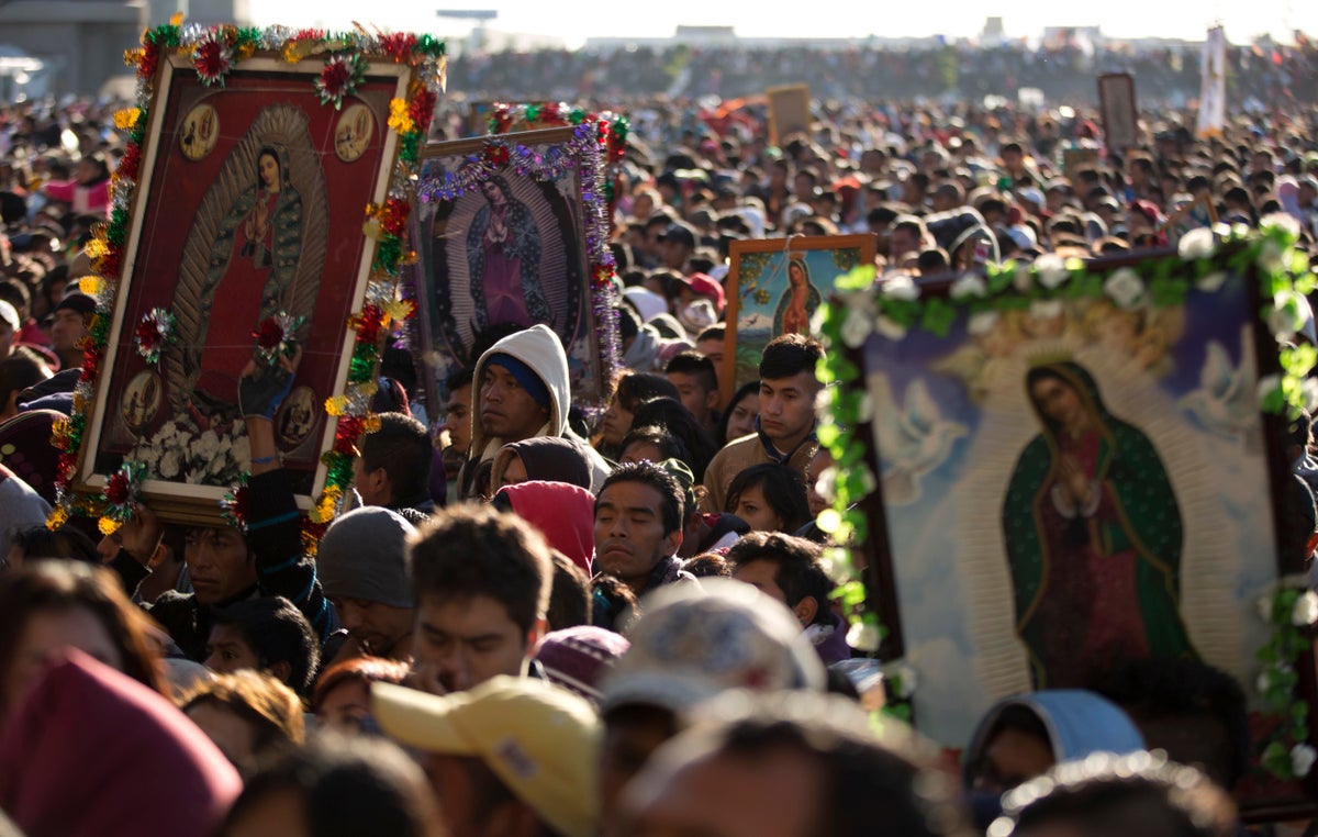 Virgen de Guadalupe: Devotos de México y Latinoamérica viajan a la Basílica  de Guadalupe hoy para agradecer y honrar | Independent Español