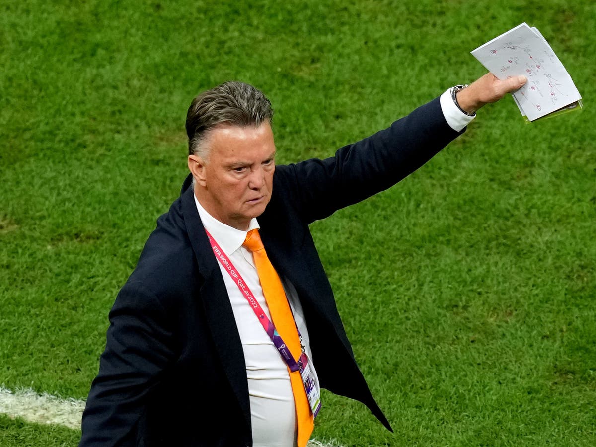Louis van Gaal defies Dutch traditions once last time in fitting final game