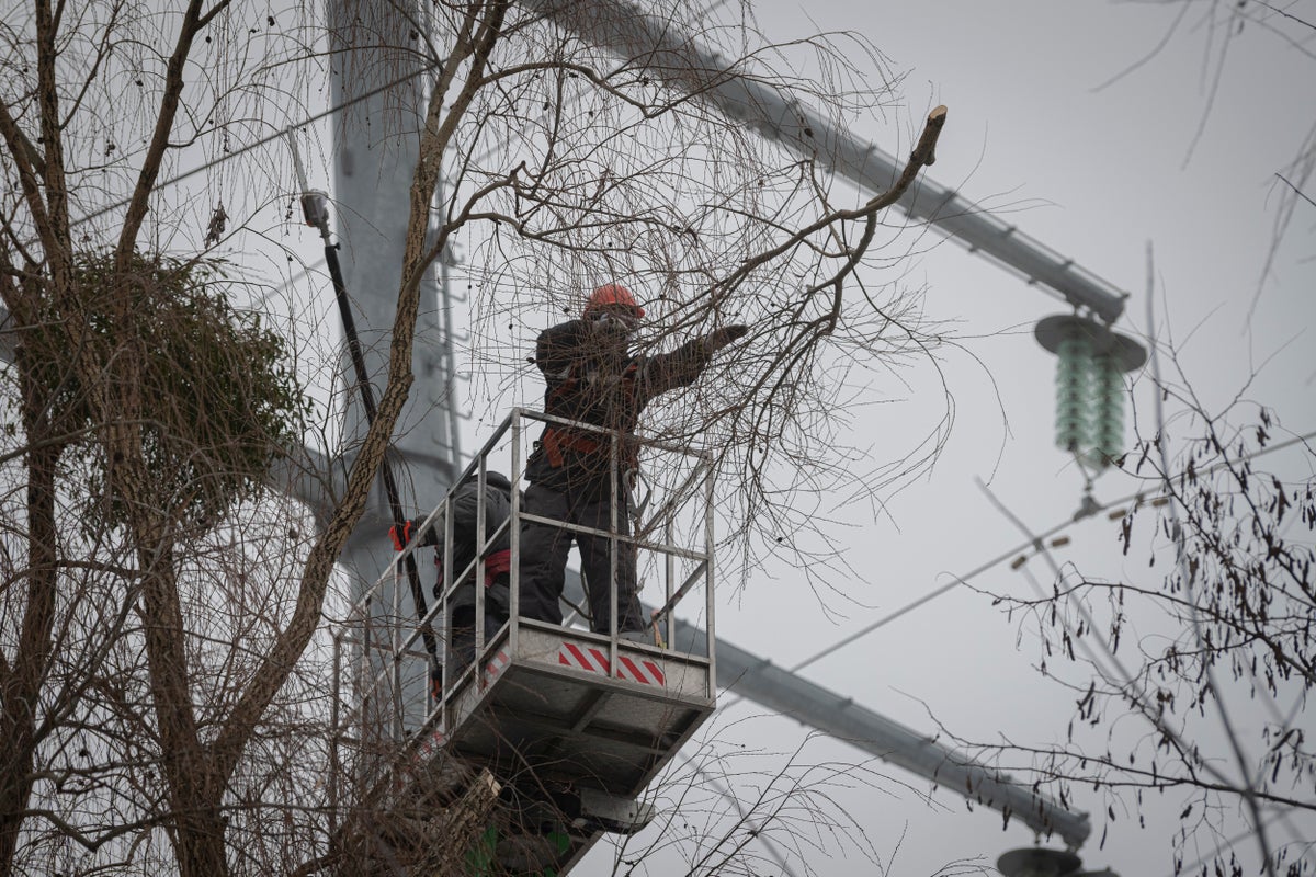 Ukraine utility crews adapt, overcome after Russian strikes