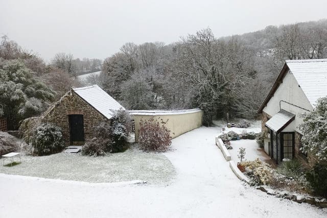 Overnight snow at Lower Hearson Farm in Barnstaple (@LowerHearson /Twitter/PA)
