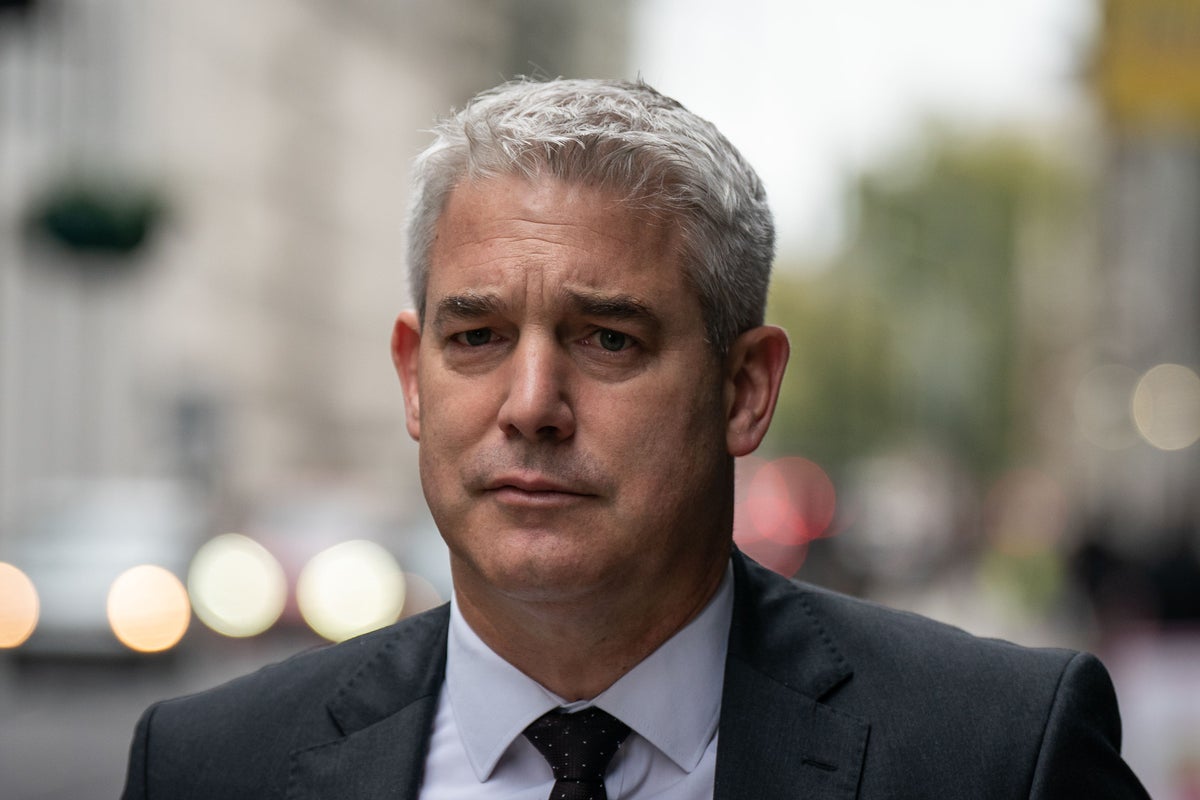 Steve Barclay 'demands ransom from the country' by refusing to discuss nurses' pay, says union boss