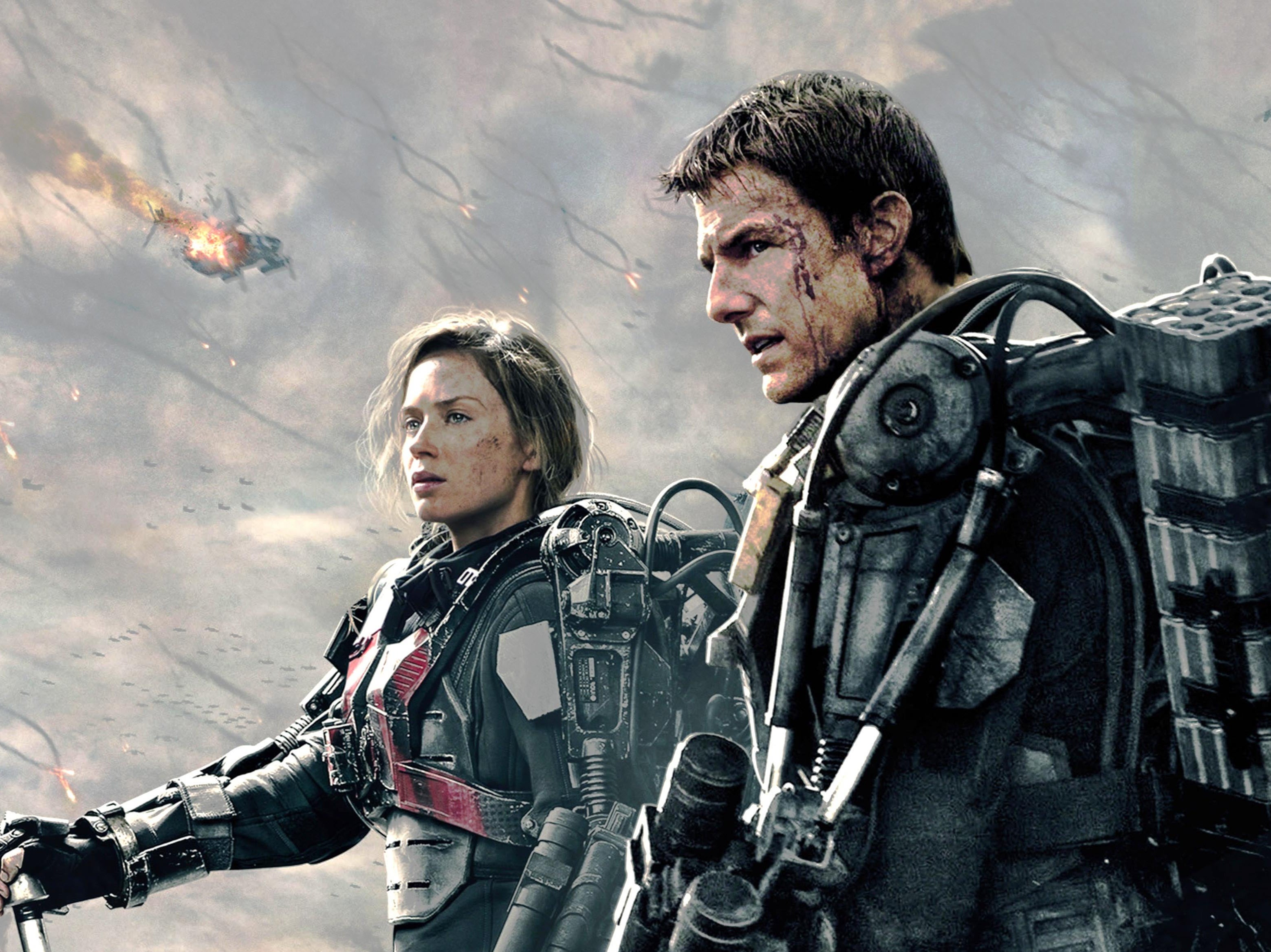 Emily Bunt and Tom Cruise in their ‘heavy’ robotic suits in ‘Edge of Tomorrow’