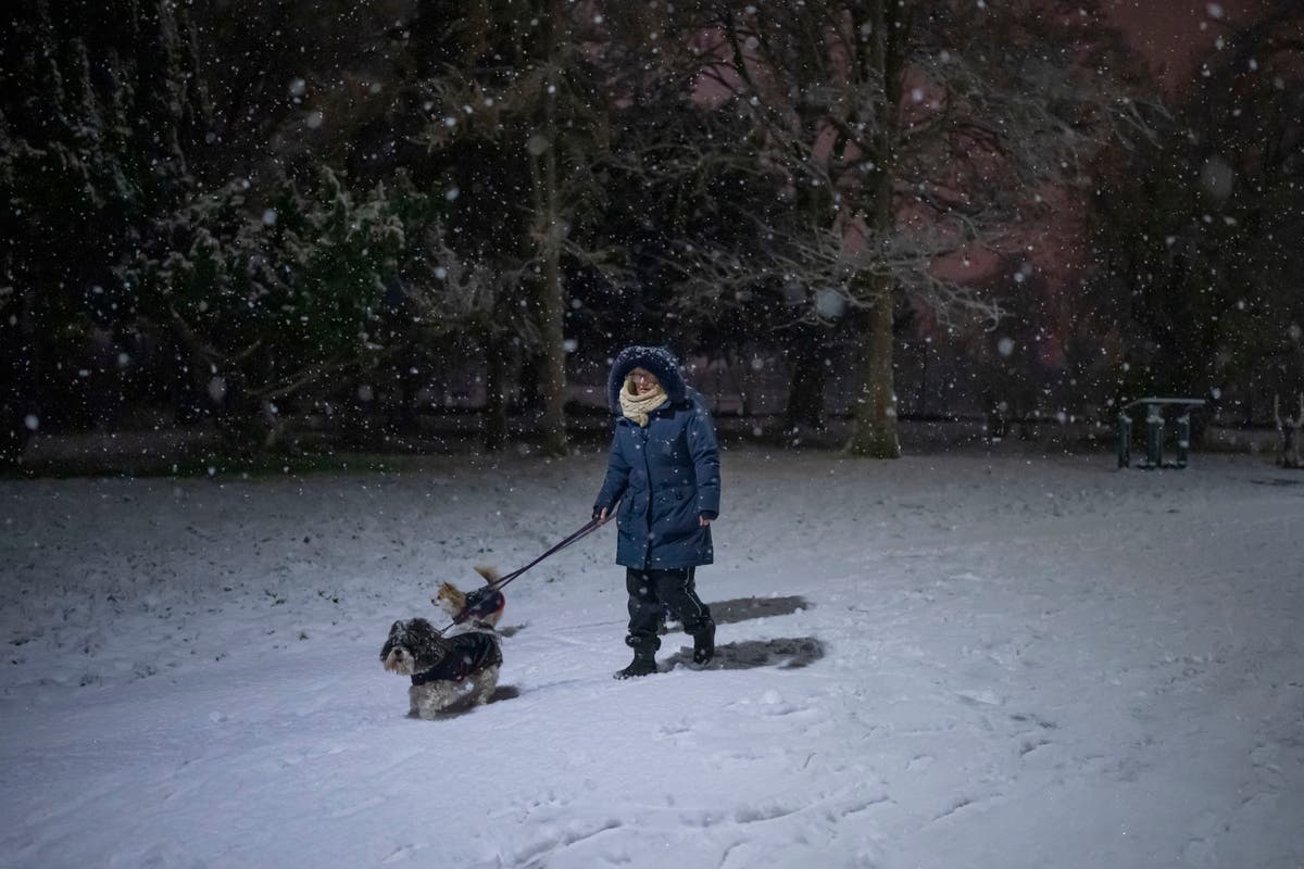 Snow, ice disrupt UK travel; 4 children pulled from icy lake