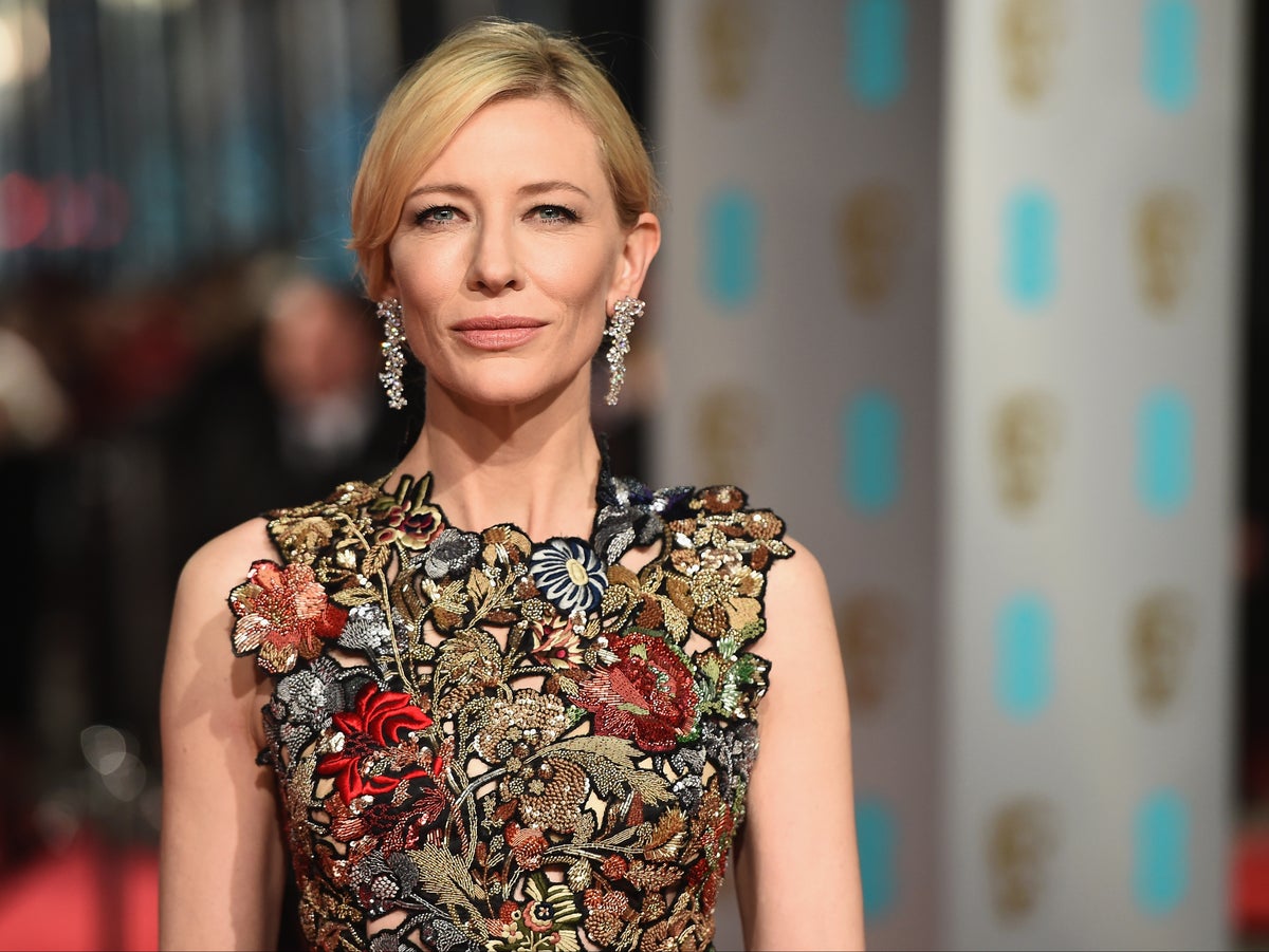 Cate Blanchett says putting a sock down her pants helped her to play Bob Dylan role
