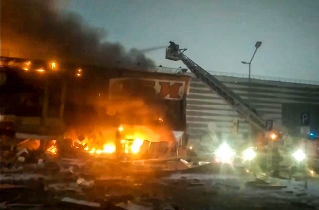 <p>Russia emergency services battling a massive blaze which broke out overnight at the Mega Khimki shopping</p>