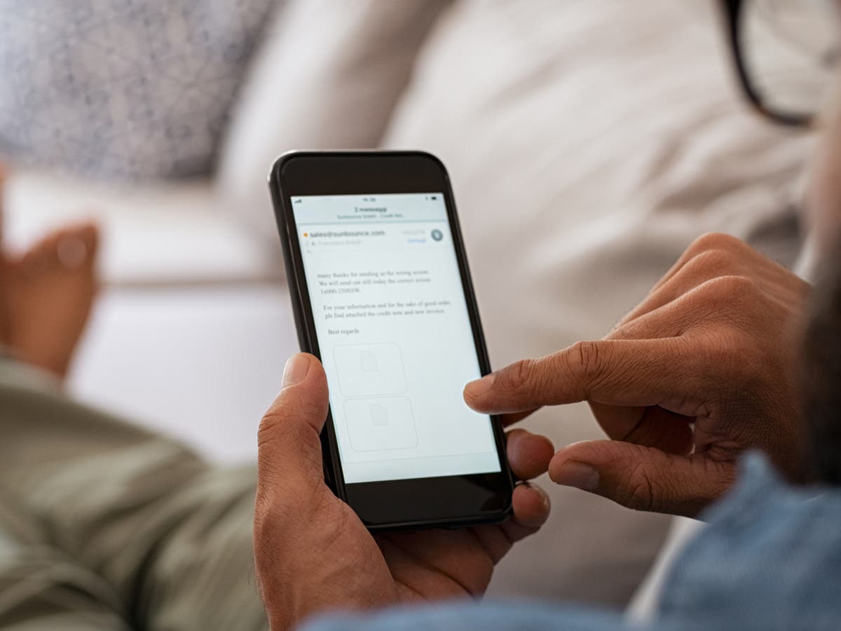 Civil servants in Scotland win new &lsquo;right to disconnect&rsquo; and ignore emails after work hours