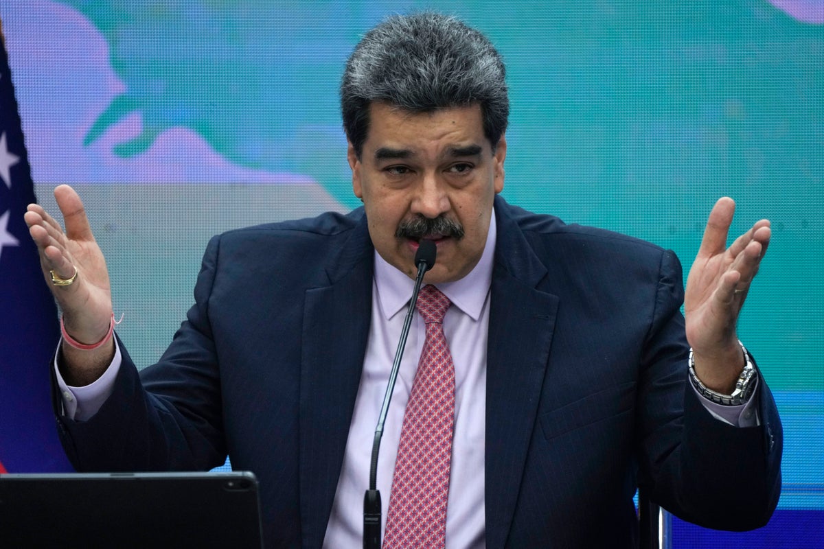 Venezuela’s Maduro to fully open border with Colombia
