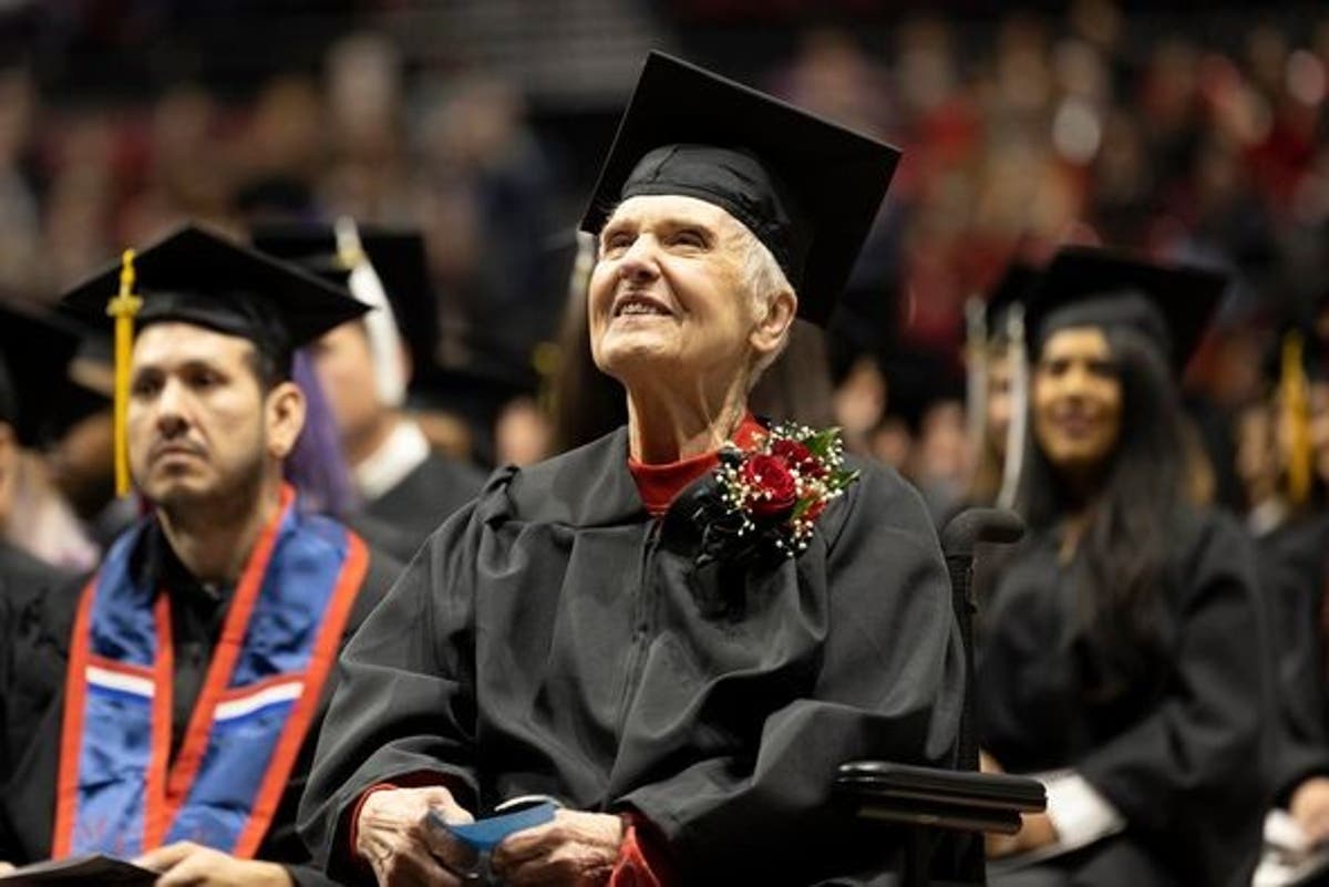 Great-grandmother, 90, graduates from Northern Illinois University 71 years after starting college