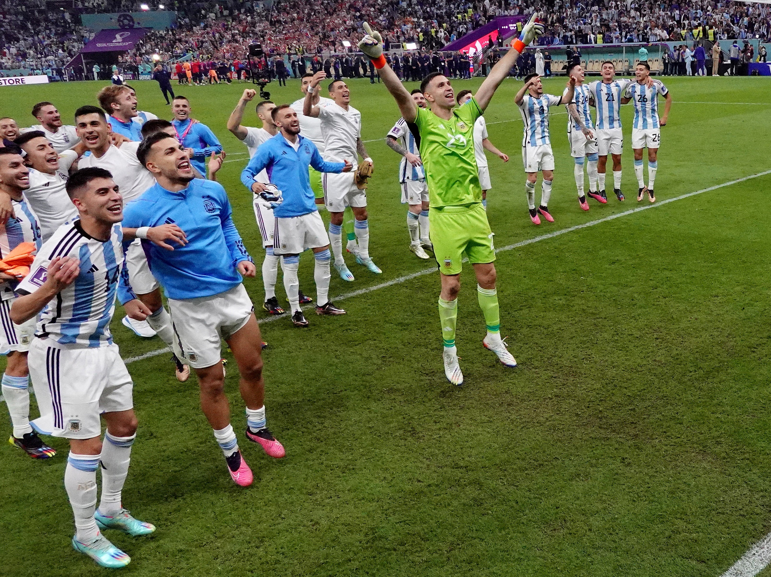 Argentina's Emiliano Martinez with teammates celebrate