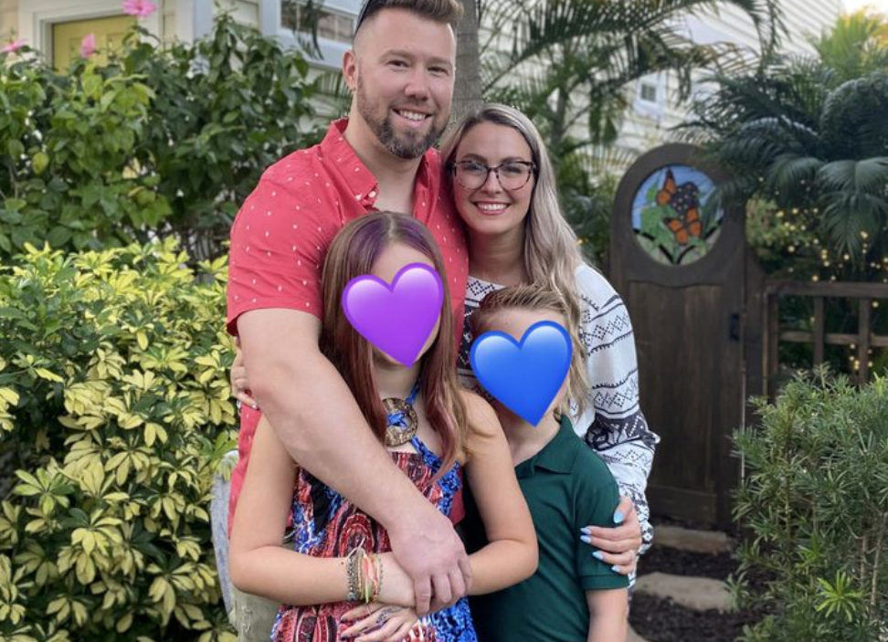 <p>Meredith Steele, her husband Mark Steele and their children</p>