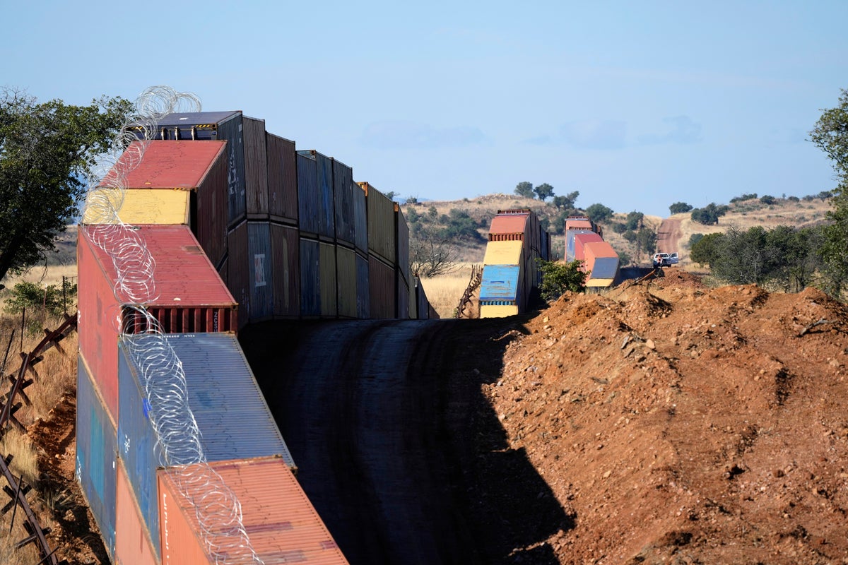 Estados Unidos demanda a Arizona por enviar contenedores a través de la frontera con México