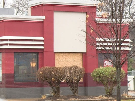 St Louis police are hunting a gunman who shot a KFC employee because the restaurant had run out of corn