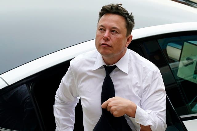 ELON MUKS-VENTA DE ACCIONES