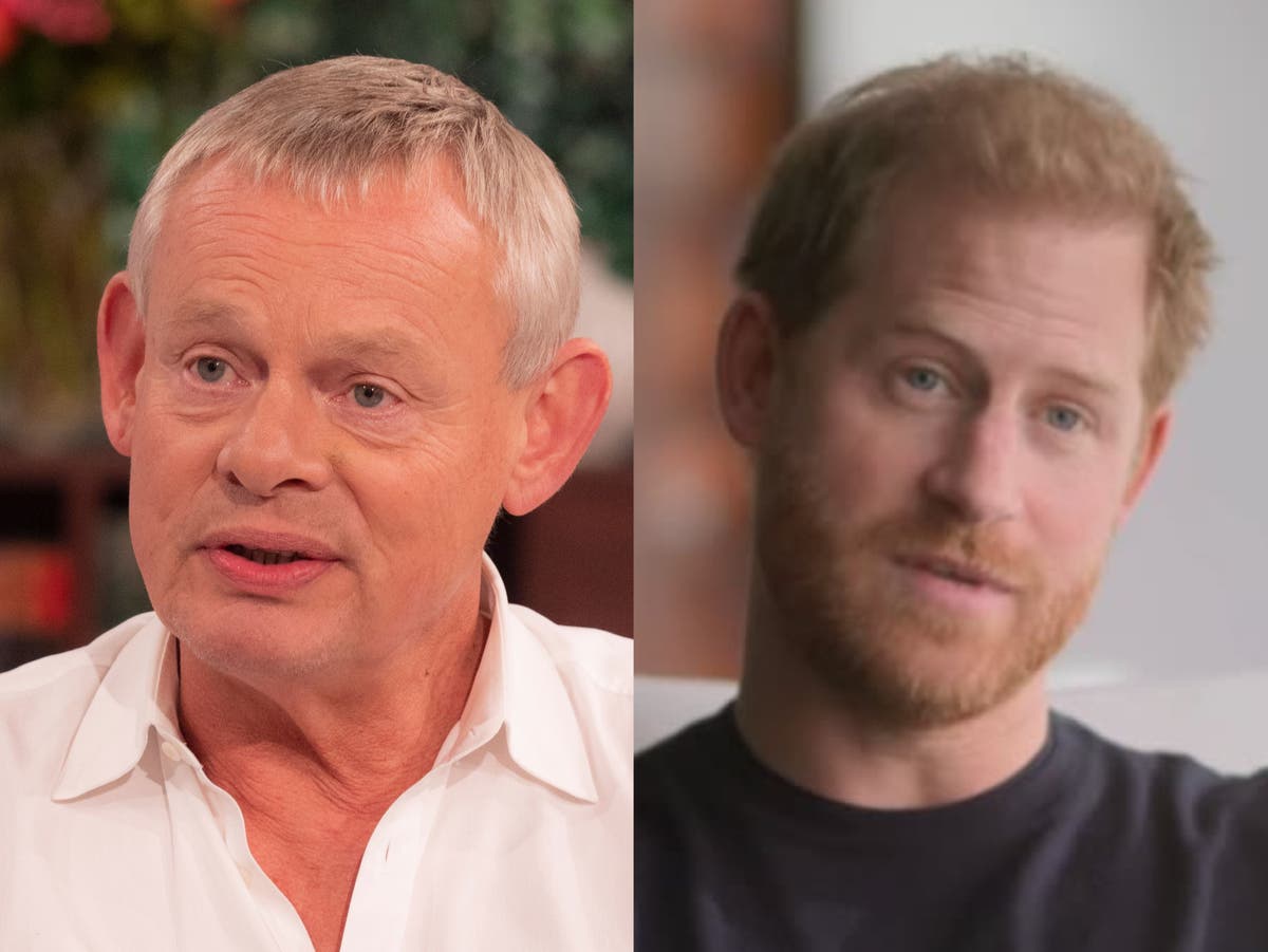 Martin Clunes makes Harry and Meghan dig while sharing story about Queen’s death