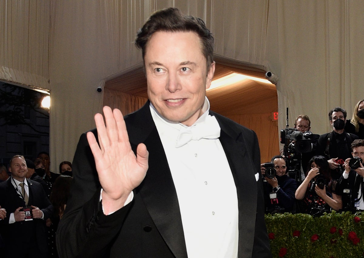 Elon musk promises to restore suspended journalist Twitter accounts after poll
