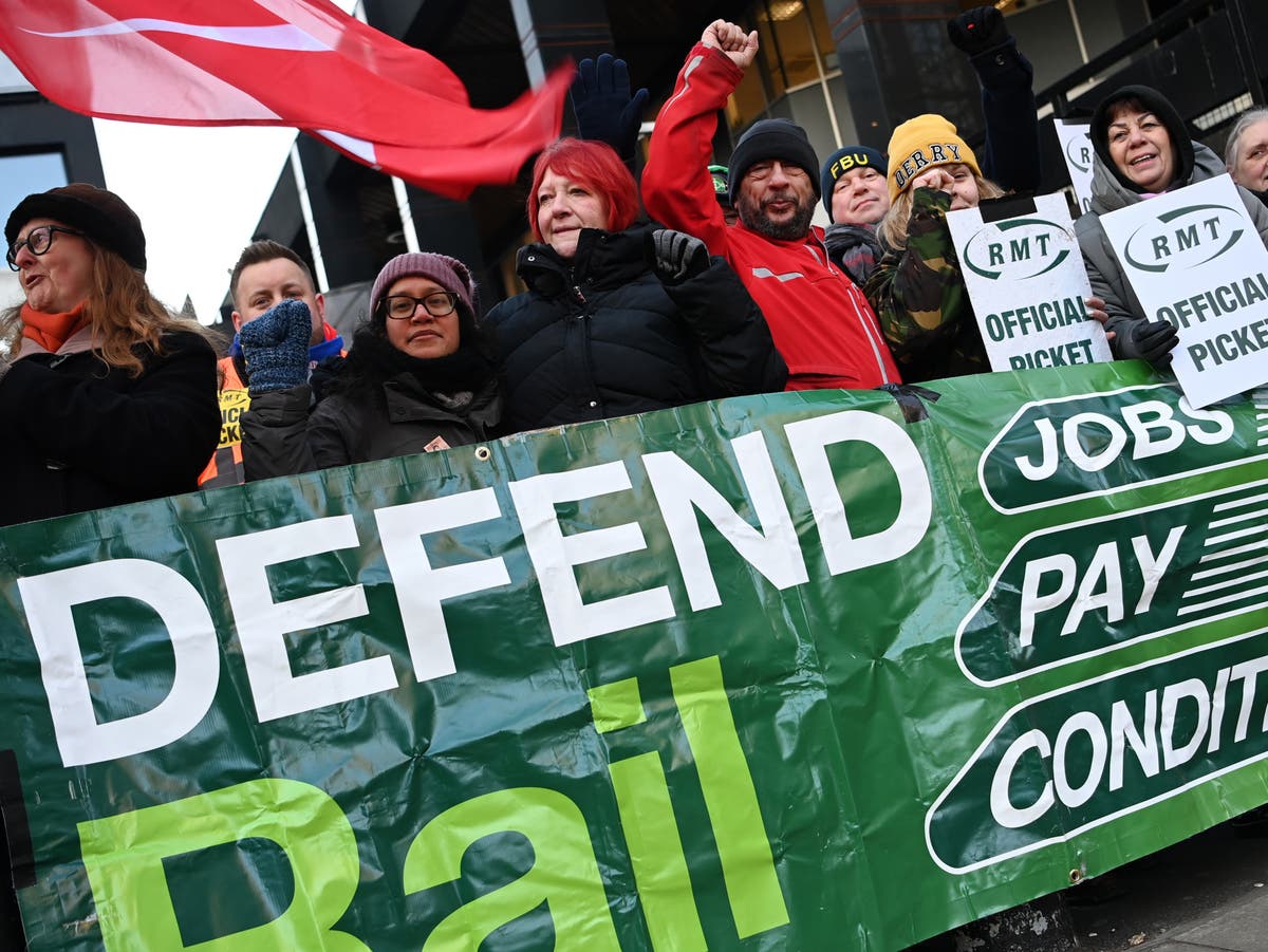Train strike - live: Fresh RMT walkout to go ahead after minister talks with Mick Lynch fail 